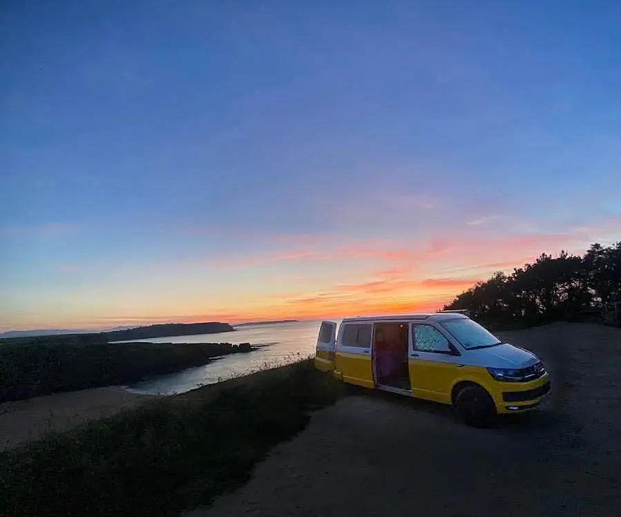 Adrián y Cristina — Esa puesta de sol desde la puerta valió todo el viaje